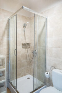 Nowoczesna kabina prysznicowa w łazience