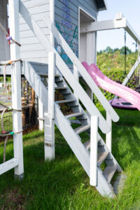 Drewniany plac zabaw dla dzieci