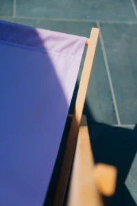 Leżak ogrodowy w strefie relaksu