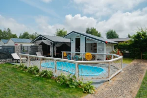 Ogrodzony Basen z altaną i sauną