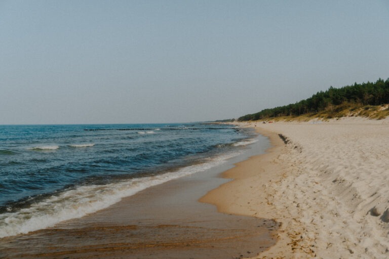 Wakacje w Mielnie. Piaszczysta plaża nad spokojnym morzem | co warto wiedzieć.