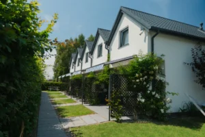 tarasy z markizami przeciwsłonecznymi